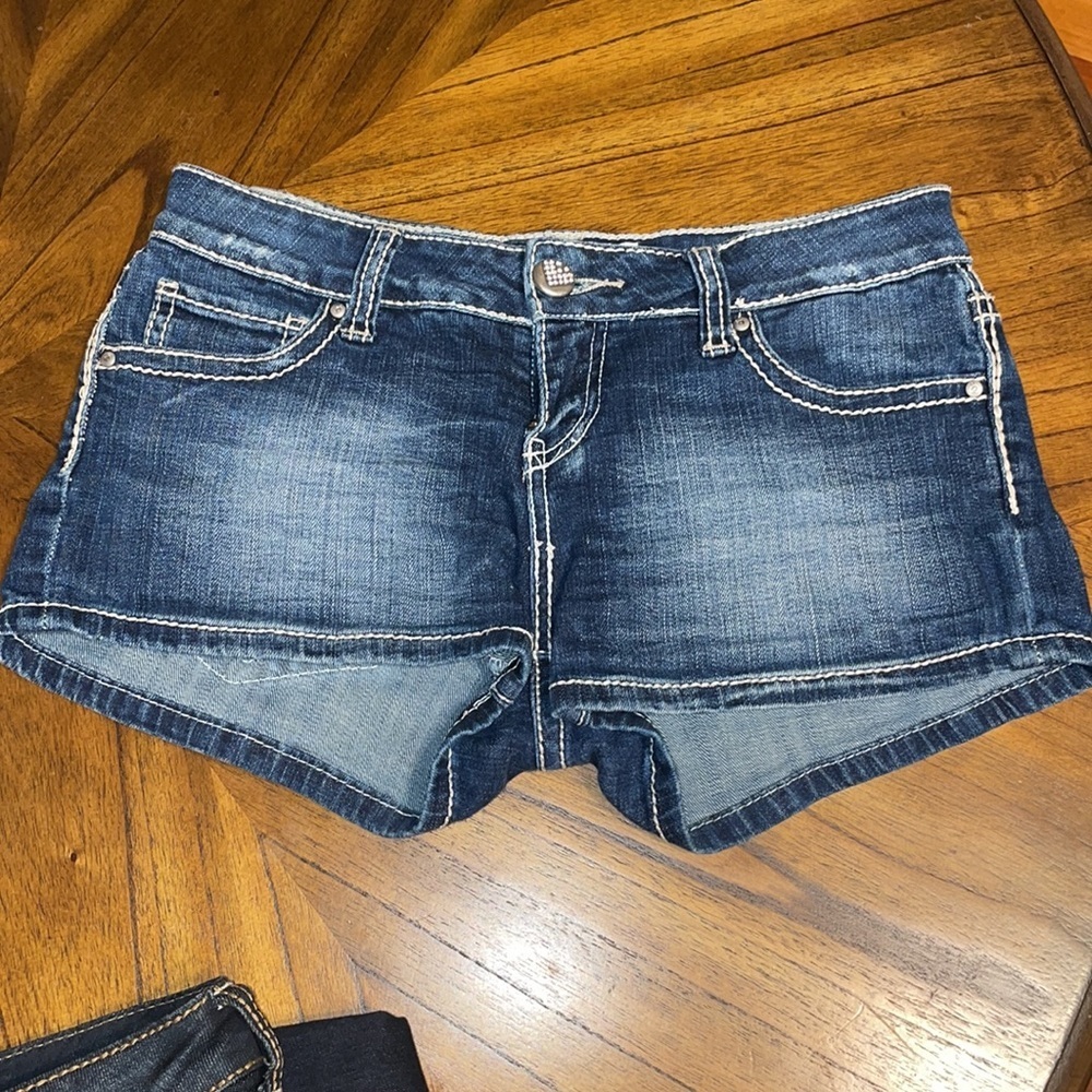 Daytrip Scorpio 27 Jean Shortie Shorts 2” inseam - Picture 2 of 5